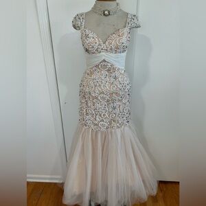 JOVANI WEDDING / FORMAL GOWN MERMAID STYLE CRYSTAL RHINESTONE PEARL EMBELLISHED